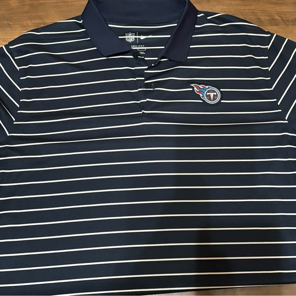 Nike Men's Navy Tennessee Titans Sideline Lock Up Victory Performance Polo.
